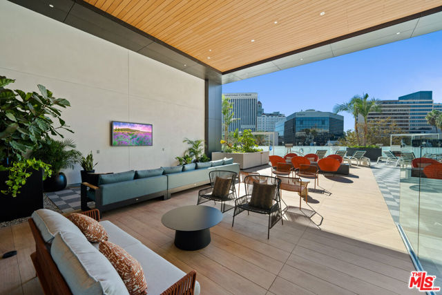 250 E Broadway, Long Beach CA: https://media.crmls.org/mediaz/66b224a0-a420-4e03-82dc-c9107cccd054.jpg