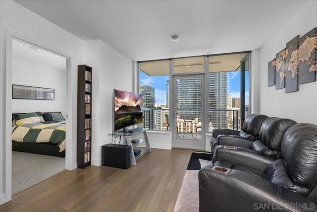 1388 Kettner Blvd, San Diego CA: https://media.crmls.org/mediaz/66b2770d-1a8b-492b-8d5a-8270a3b50ff7.jpg