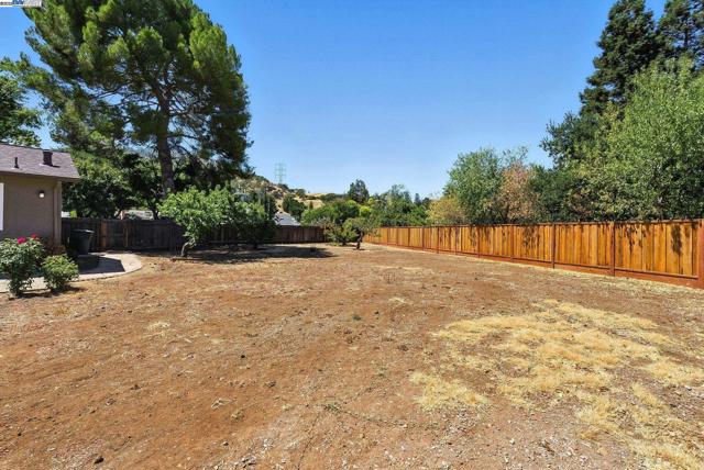 5701 Lewis Way, Concord CA: https://media.crmls.org/mediaz/66b2be19-60de-4f52-af00-ec3fc463b0f0.jpg