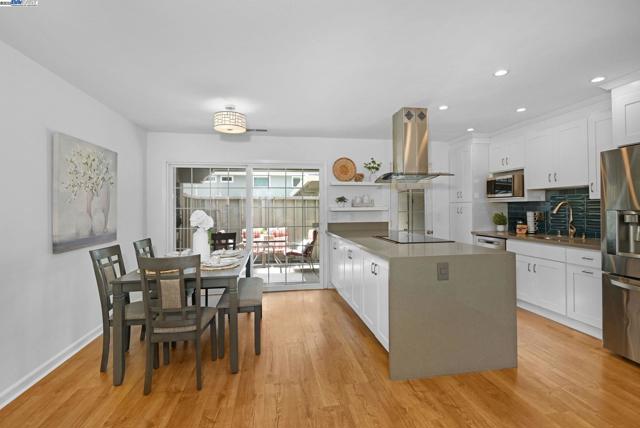 2812 Bollinger Canyon Rd, San Ramon CA: https://media.crmls.org/mediaz/66b3ddce-8aaf-440b-a448-1adaa53e6e6b.jpg