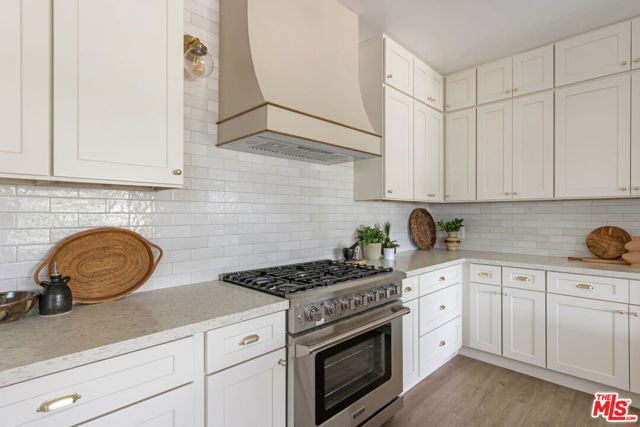 844 E Kensington Road, Los Angeles CA: https://media.crmls.org/mediaz/66b4e1ea-fd37-41a1-9278-a724a0dfe266.jpg