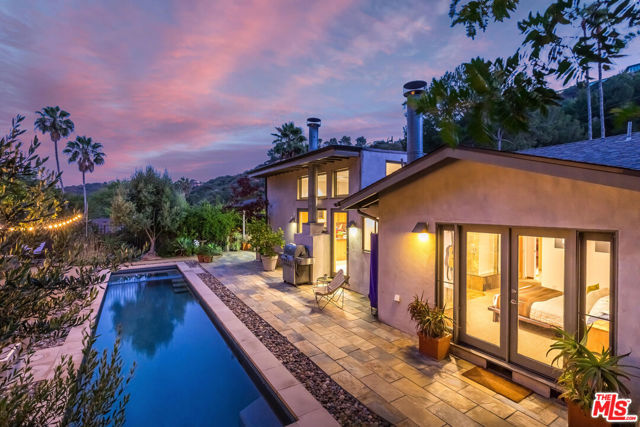 8631 Allenwood Road, Los Angeles CA: https://media.crmls.org/mediaz/66b4e63d-52e6-411f-a7e1-70037dff3f23.jpg