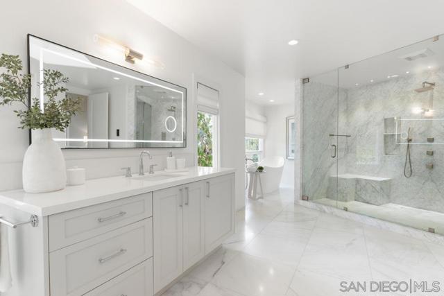 3247 Cerros Redondos, Rancho Santa Fe CA: https://media.crmls.org/mediaz/66b65328-17b8-48b8-82c3-10f4bae2f62f.jpg
