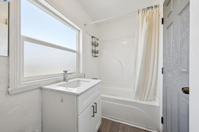 1360 Berkeley Way, Berkeley CA: https://media.crmls.org/mediaz/66b71433-2d49-4908-9d17-97238d7742ec.jpg