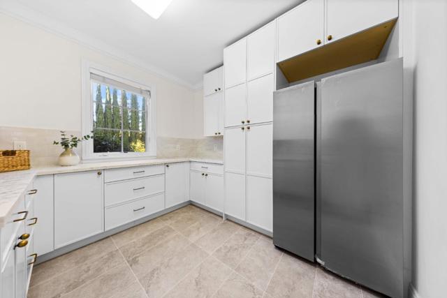 291 Atherton Avenue, Atherton CA: https://media.crmls.org/mediaz/66b72e6a-363d-43ce-98e6-cae7f6211b32.jpg