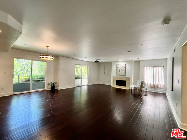 7249 Franklin Avenue, Los Angeles CA: https://media.crmls.org/mediaz/66b73006-0596-42f8-9e42-374064cb9a46.jpg
