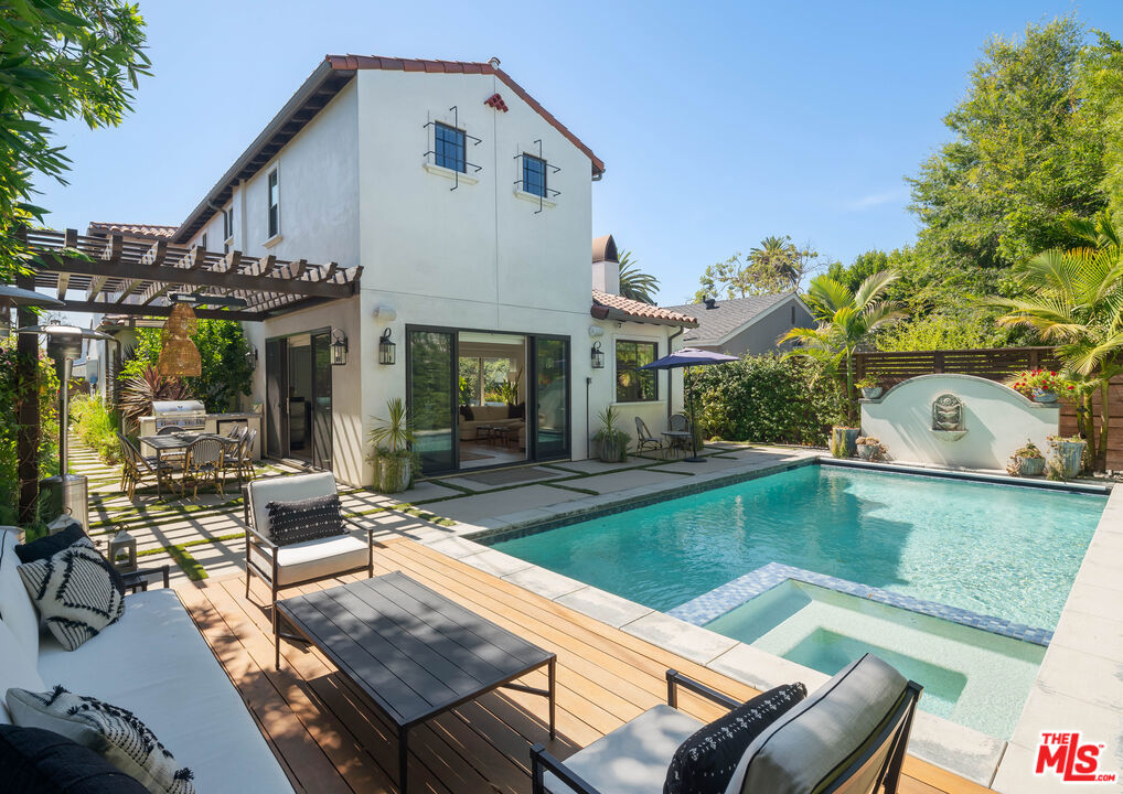538 N Sierra Bonita Avenue