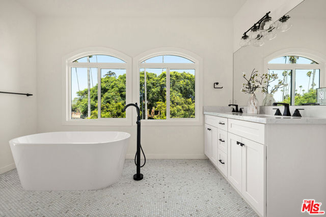 4308 Victoria Park Drive, Los Angeles CA: https://media.crmls.org/mediaz/66b7c7b4-aa7d-442c-a569-5ffda9822a44.jpg