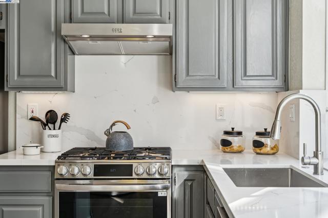 121 Jervis Bay, Alameda CA: https://media.crmls.org/mediaz/66b97f04-4d13-4144-8730-7b27843bbfe3.jpg