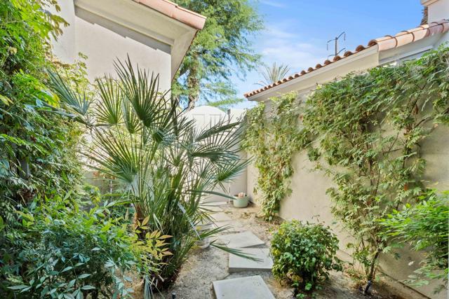 781 Box Canyon Trail, Palm Desert CA: https://media.crmls.org/mediaz/66b9a476-26d8-414c-bff2-488286a1ccf5.jpg