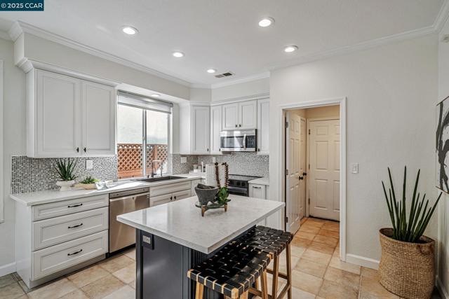 115 Sapphire Ct, San Ramon CA: https://media.crmls.org/mediaz/66ba346b-3ba0-4107-b627-00d0a9936219.jpg