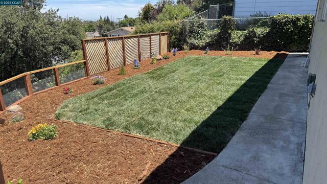 417 Lynn Ave, Antioch CA: https://media.crmls.org/mediaz/66ba35be-c459-471f-aed2-61c8a5588fb8.jpg