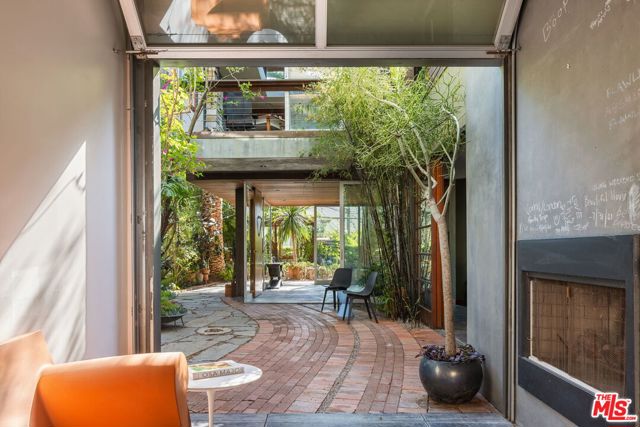 927 Amoroso photo 17