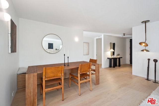 4539 Atoll Avenue, Sherman Oaks CA: https://media.crmls.org/mediaz/66babc69-b550-47e5-961f-9c8b0c63be59.jpg