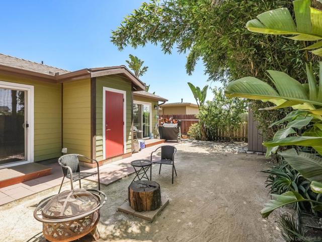 1080 Aloha Dr, Encinitas CA: https://media.crmls.org/mediaz/66bac956-8818-4ff4-95a8-613b29337b18.jpg