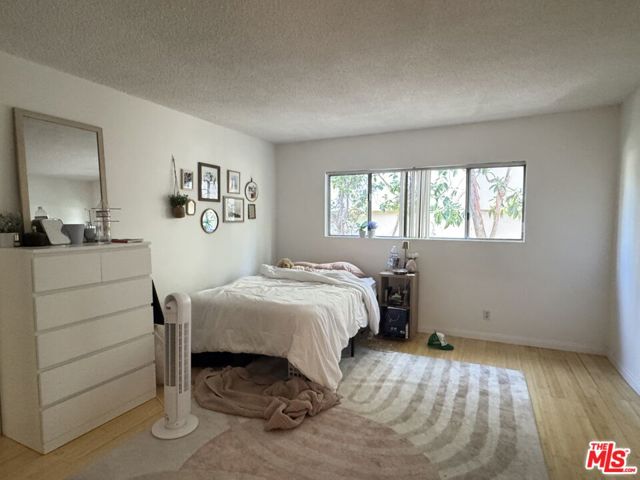 2803 Arizona Avenue, Santa Monica CA: https://media.crmls.org/mediaz/66bac9da-98b0-41ba-85b0-7fb61f6ccc24.jpg