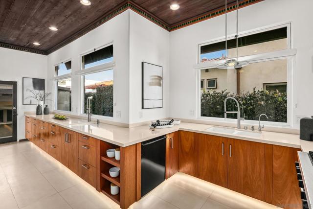 1728 West Lewis, San Diego CA: https://media.crmls.org/mediaz/66bad0f6-7ab4-4567-9f02-20a89f4c6422.jpg