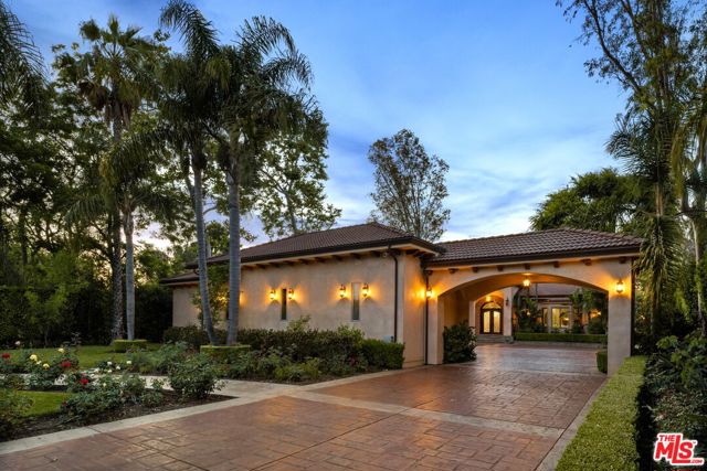 13845 Magnolia Boulevard, Sherman Oaks CA: https://media.crmls.org/mediaz/66bb178c-ab11-468a-9d31-b1aa2e4519b9.jpg