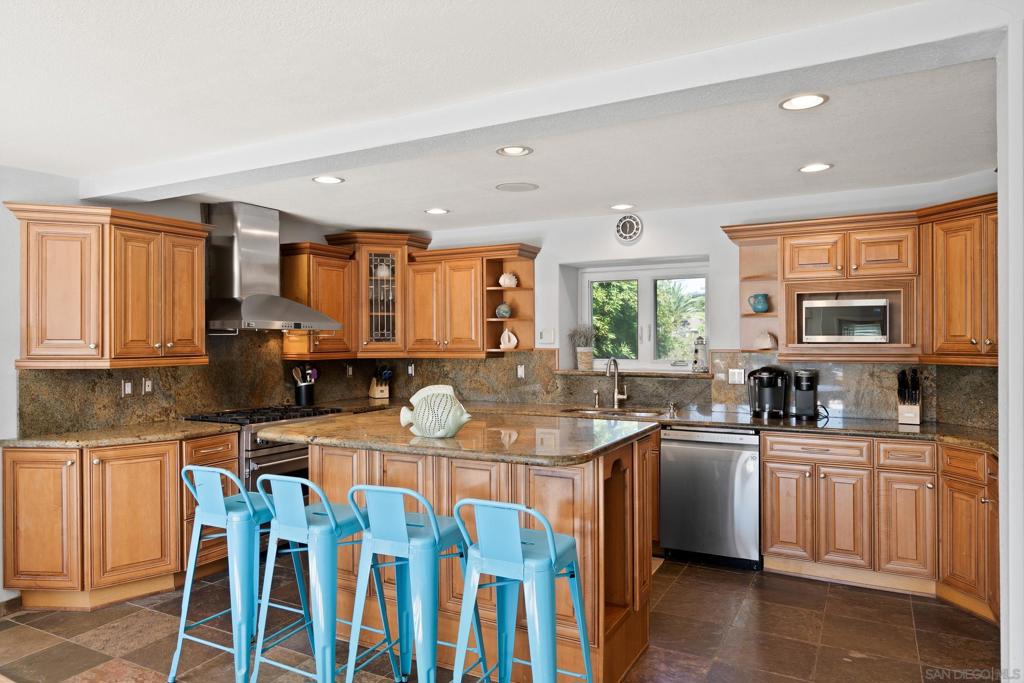 645 Loring St - photo 6