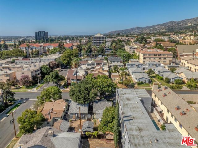 512 East Tujunga Avenue photo 31