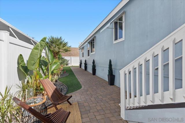 809 Discovery St, San Marcos CA: https://media.crmls.org/mediaz/66bba2c7-9596-4999-ab5c-b2d7e111287b.jpg