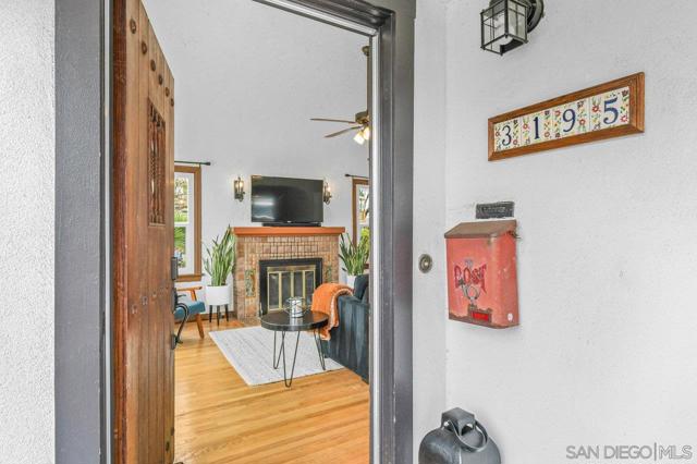 3195 Juniper St, San Diego CA: https://media.crmls.org/mediaz/66bbdfd4-1226-488e-9d4c-ec2c98b4e542.jpg