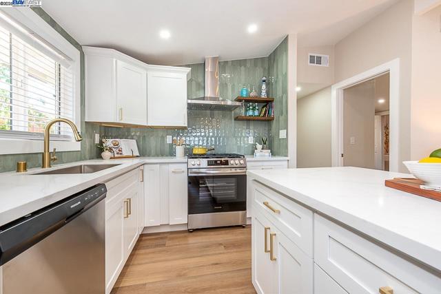 697 Lakewood Dr, Sunnyvale CA: https://media.crmls.org/mediaz/66bc2744-d22b-4903-86ba-8e86c9723283.jpg