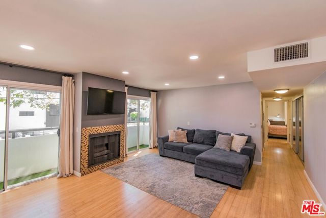 4702 Fulton Avenue, Sherman Oaks CA: https://media.crmls.org/mediaz/66bcb2dc-4339-4522-8a65-1b7ad922d2e6.jpg