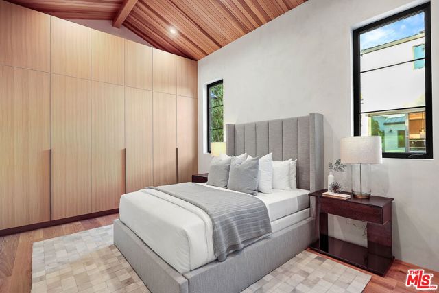 4445 Van Noord Avenue, Studio City CA: https://media.crmls.org/mediaz/66bd029a-c8fc-4288-ab89-ef8db3a01989.jpg