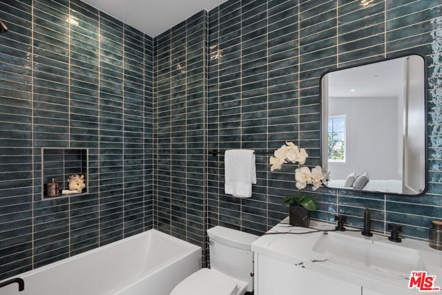 8025 Stewart Avenue, Los Angeles CA: https://media.crmls.org/mediaz/66bd5759-0464-483b-8106-fdb99ada1d4b.jpg