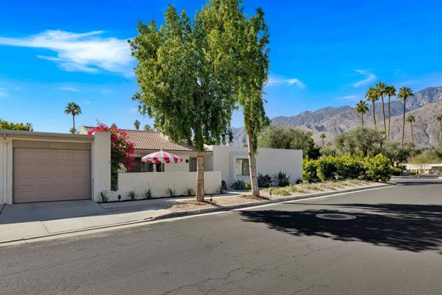 2113 Sunshine Way, Palm Springs CA: https://media.crmls.org/mediaz/66bdd4bd-2404-4167-9098-550e32b86e4b.jpg