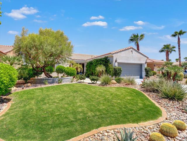 40882 Calle Claro, Indio CA: https://media.crmls.org/mediaz/66be2b37-cb39-40e4-8390-579e81c74d6a.jpg
