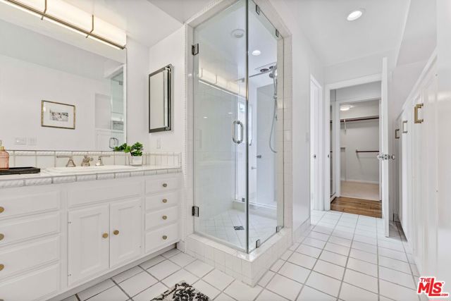 217 17th Street, Santa Monica CA: https://media.crmls.org/mediaz/66be39db-7bad-4b40-aed1-b29c58194828.jpg