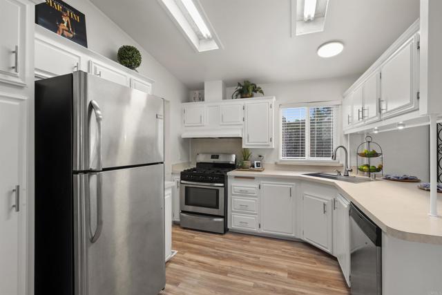 8620 Atlas View Drive, Santee CA: https://media.crmls.org/mediaz/66be752f-e7e4-4582-a2d8-4f5556289d22.jpg