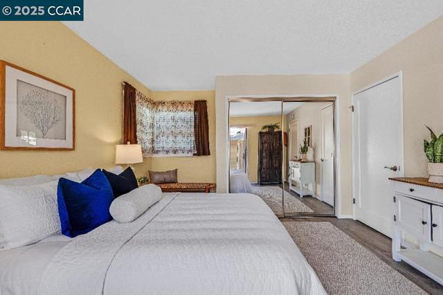 1034 Navellier St, El Cerrito CA: https://media.crmls.org/mediaz/66bea06a-5688-4eda-86ef-f18fd51b51e7.jpg