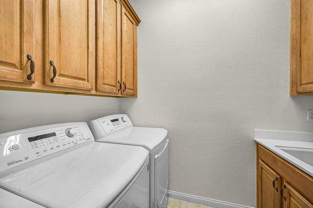 40752 Calle Guapo, Indio CA: https://media.crmls.org/mediaz/66bfcc1b-12b5-4fae-89dc-becb88110881.jpg