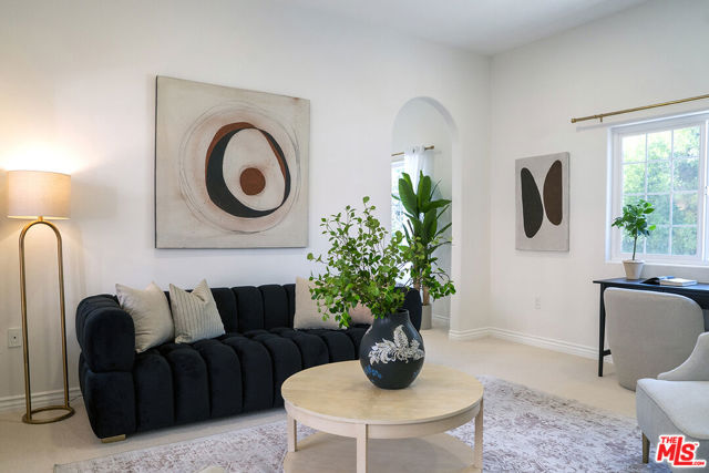 1515 N Fairfax Avenue, Los Angeles CA: https://media.crmls.org/mediaz/66bfd852-4c6c-4768-92e1-03a7c7ee6913.jpg
