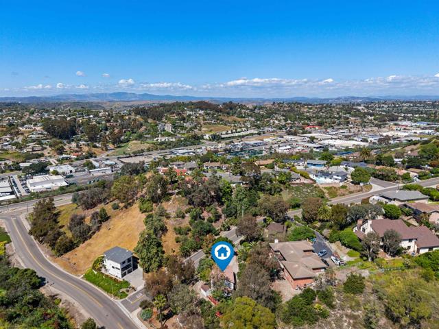 2277 Dunstan, Oceanside CA: https://media.crmls.org/mediaz/66bfdfee-3aab-49b4-8a24-c4fb4fe14ce2.jpg