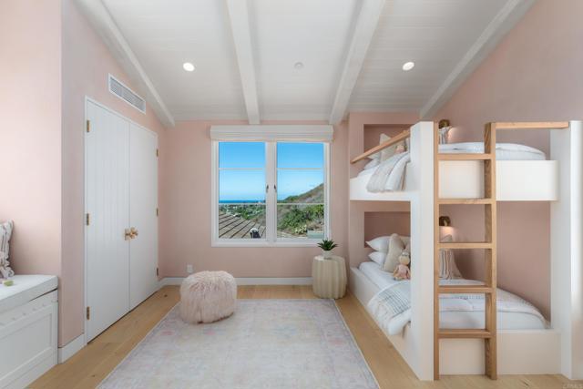 6260 Waverly Avenue, La Jolla CA: https://media.crmls.org/mediaz/66c01d92-2ade-46a7-baec-44f42b4fe0fb.jpg