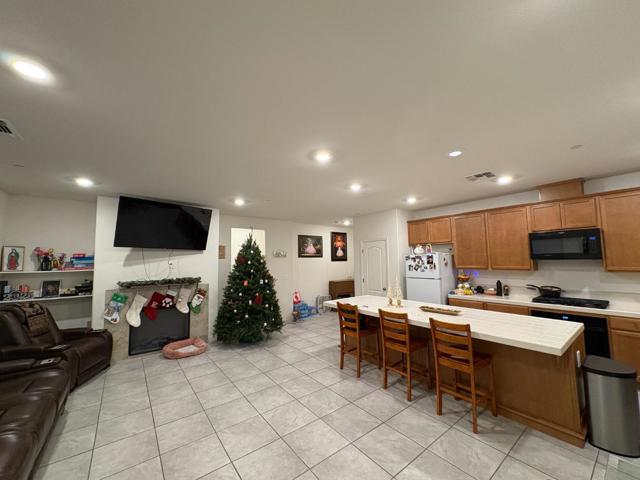 1226 Palermo Court, Salinas CA: https://media.crmls.org/mediaz/66c112ec-d044-47fd-8858-ed52a2a854f2.jpg