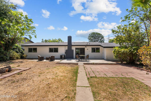 3167 Waco Avenue, Simi Valley CA: https://media.crmls.org/mediaz/66c11d10-f967-4f6a-b305-bbbe259fbd06.jpg