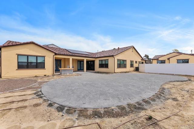 1243 Stonemark place, Vista CA: https://media.crmls.org/mediaz/66c16a11-1dd7-4a5b-9410-726a51219582.jpg