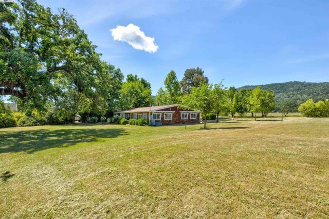 2051 Dollarhide Rd,  CA: https://media.crmls.org/mediaz/66c19584-1e1c-4478-860d-4b3f7e05c692.jpg