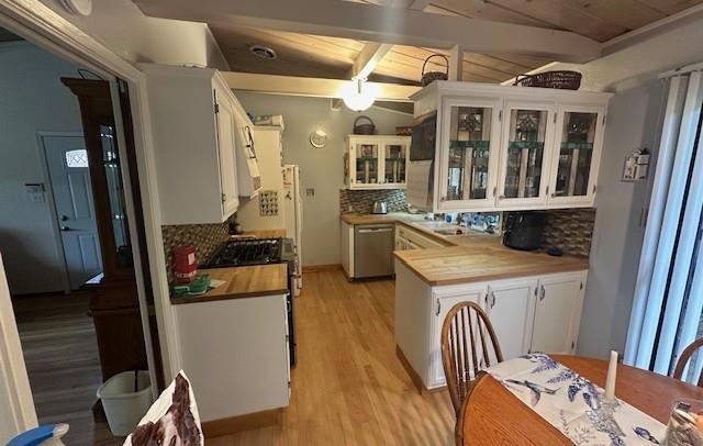 525 Wellington Drive, San Carlos CA: https://media.crmls.org/mediaz/66c1ba68-0fd6-4fae-bd74-65802aee67e8.jpg