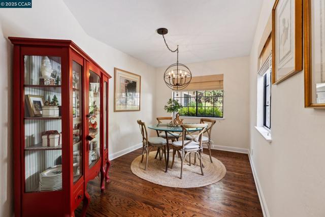 3081 Walnut Blvd, Walnut Creek CA: https://media.crmls.org/mediaz/66c22337-8a90-45a7-92e3-7d9b7958441d.jpg