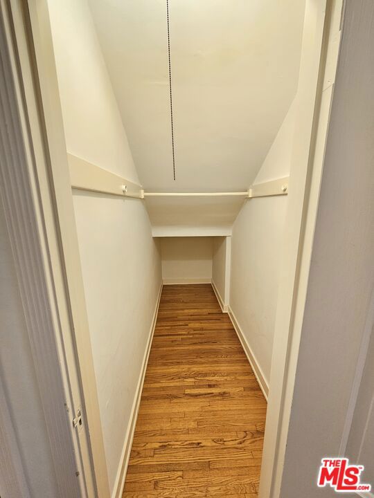 441 1/2 S Palm Drive, Beverly Hills CA: https://media.crmls.org/mediaz/66c223b7-0e13-485d-8da8-b53ecaea0561.jpg