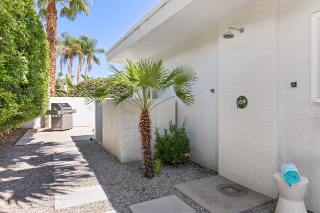 1160 E Marion Way, Palm Springs CA: https://media.crmls.org/mediaz/66c22dbb-e394-46cf-834f-2915ff02b86a.jpg