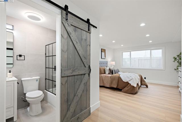 3270 Santa Sophia Way, Union City CA: https://media.crmls.org/mediaz/66c24200-b397-43fd-af2b-0f48df69c20e.jpg