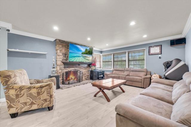 1521 Del Norte Dr, Corona CA: https://media.crmls.org/mediaz/66c2f55c-3942-4d97-96d3-2b759a7e10f5.jpg