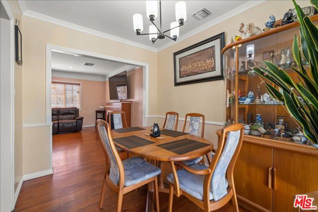 14019 Bessemer Street, Van Nuys CA: https://media.crmls.org/mediaz/66c34e9f-61f5-4ebb-afa5-819fe23befb1.jpg